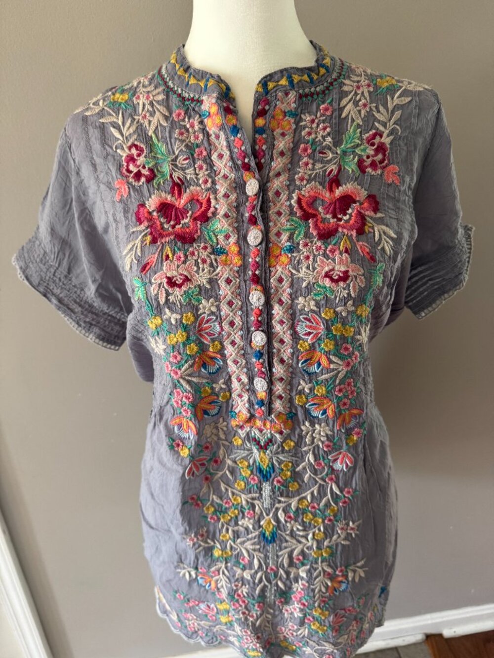 JOHNNY WAS SMALL EMBROIDERED FLORAL TUNIC TOP